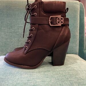 Daisy Fuentes Black Booties Size 7.5